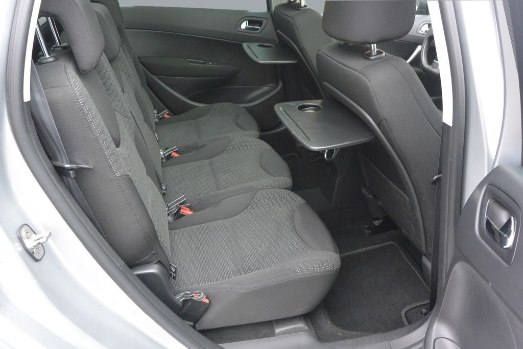 Peugeot 308 2.0HDi SW 7míst