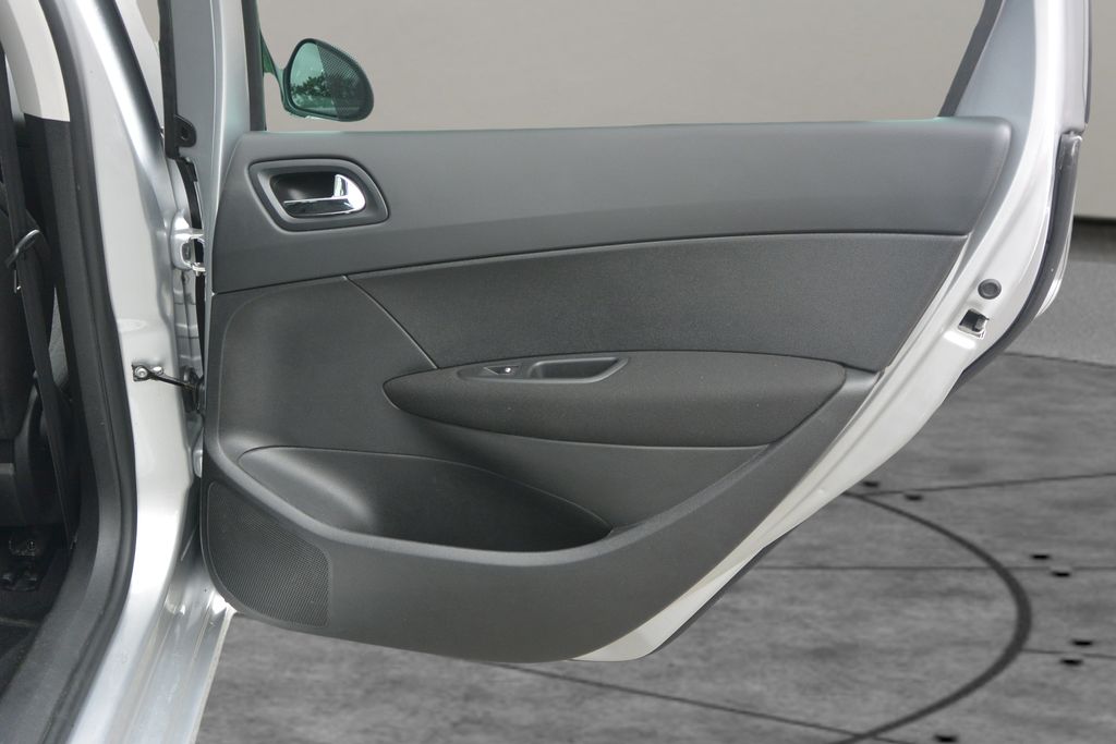 Peugeot 308 2.0HDi SW 7míst