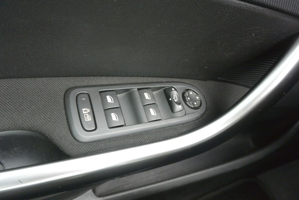 Peugeot 308 2.0HDi SW 7míst