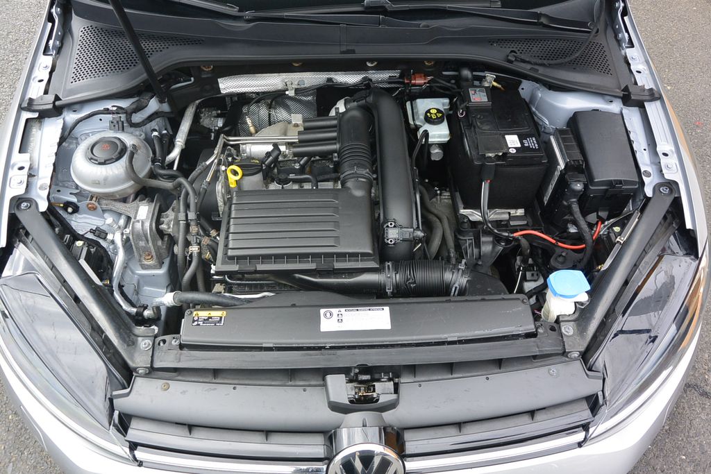 Volkswagen Golf 1.4TSi DSG SOUND