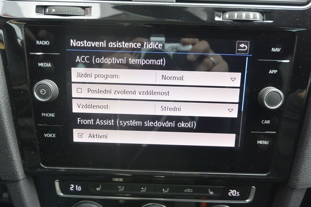 Volkswagen Golf 1.4TSi DSG SOUND