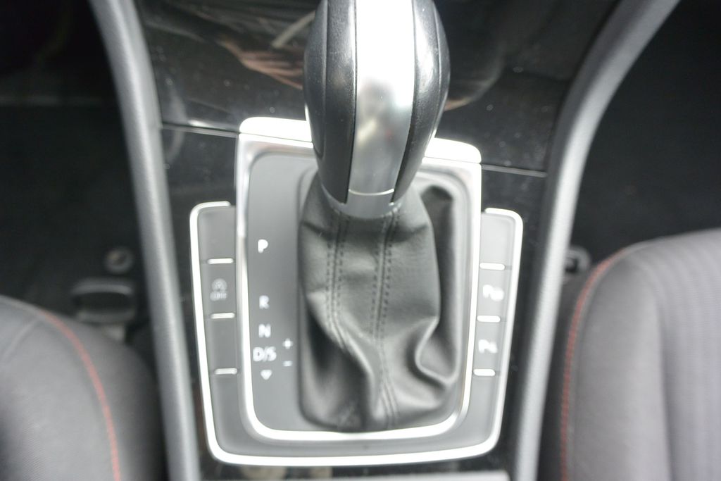 Volkswagen Golf 1.4TSi DSG SOUND