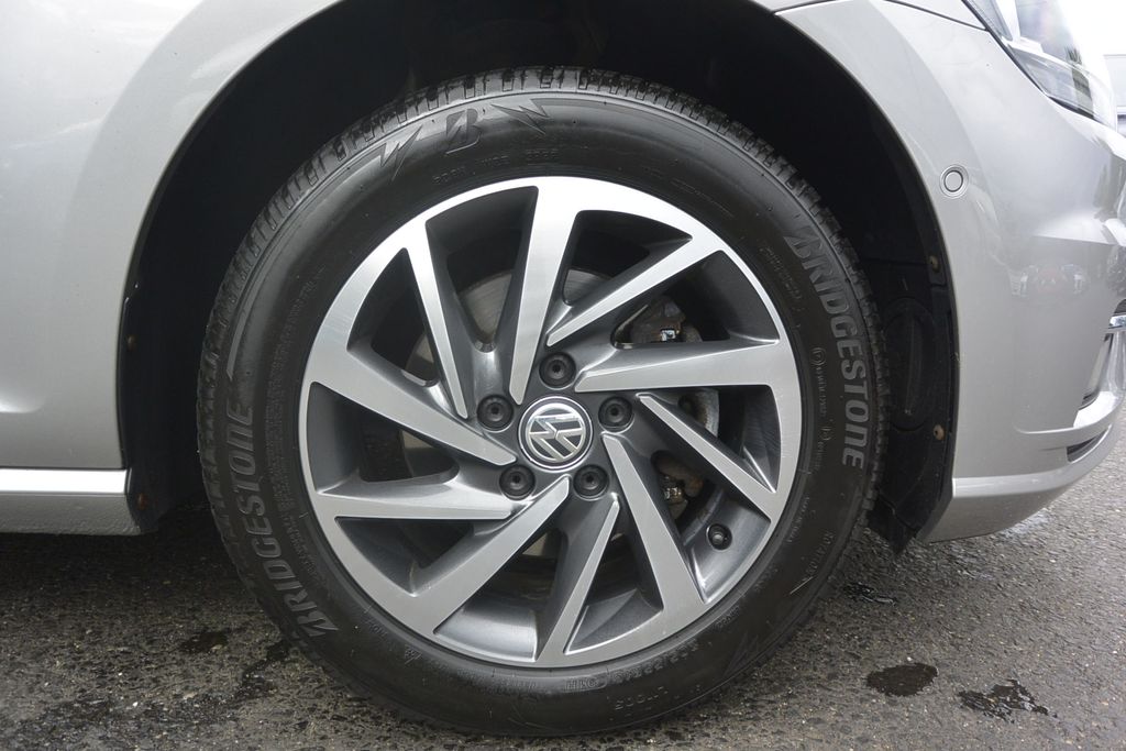 Volkswagen Golf 1.4TSi DSG SOUND