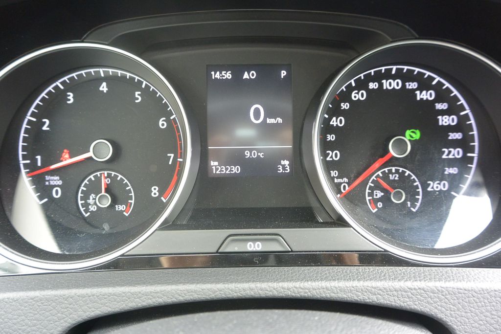 Volkswagen Golf 1.4TSi DSG SOUND