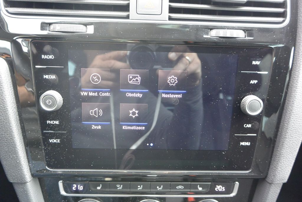 Volkswagen Golf 1.4TSi DSG SOUND