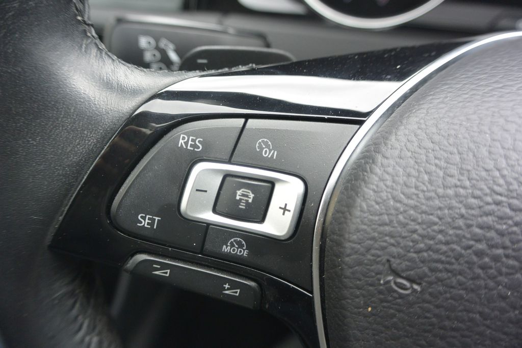 Volkswagen Golf 1.4TSi DSG SOUND