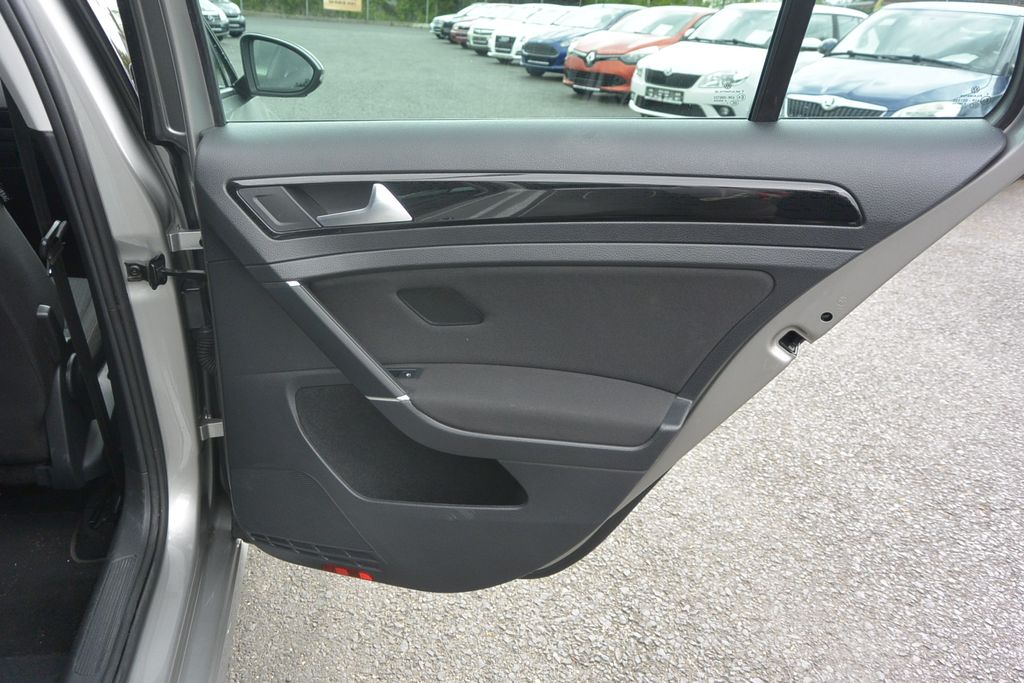 Volkswagen Golf 1.4TSi DSG SOUND