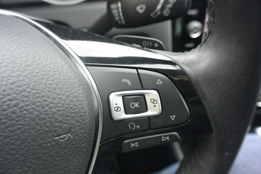 Volkswagen Golf 1.4TSi DSG SOUND