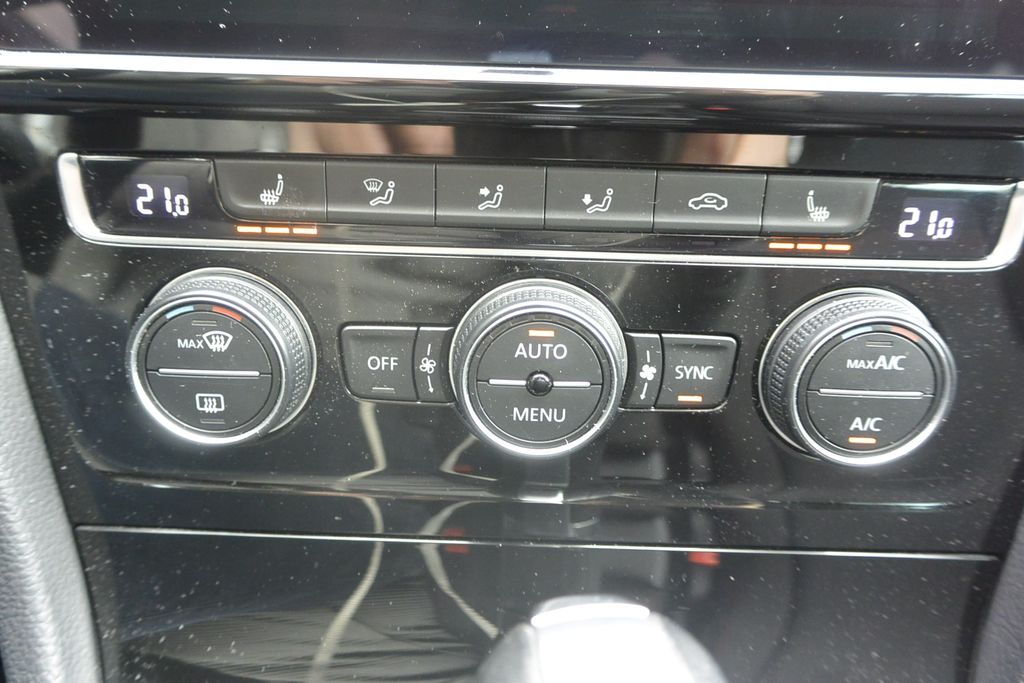 Volkswagen Golf 1.4TSi DSG SOUND