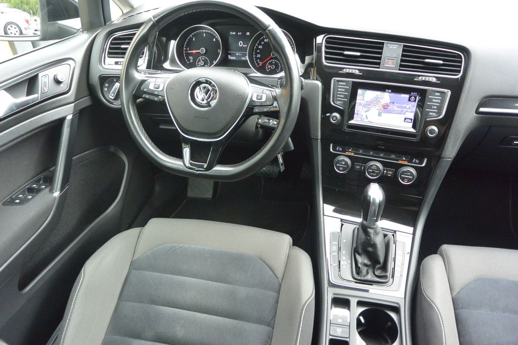 Volkswagen Golf 2.0TDi DSG 110kW