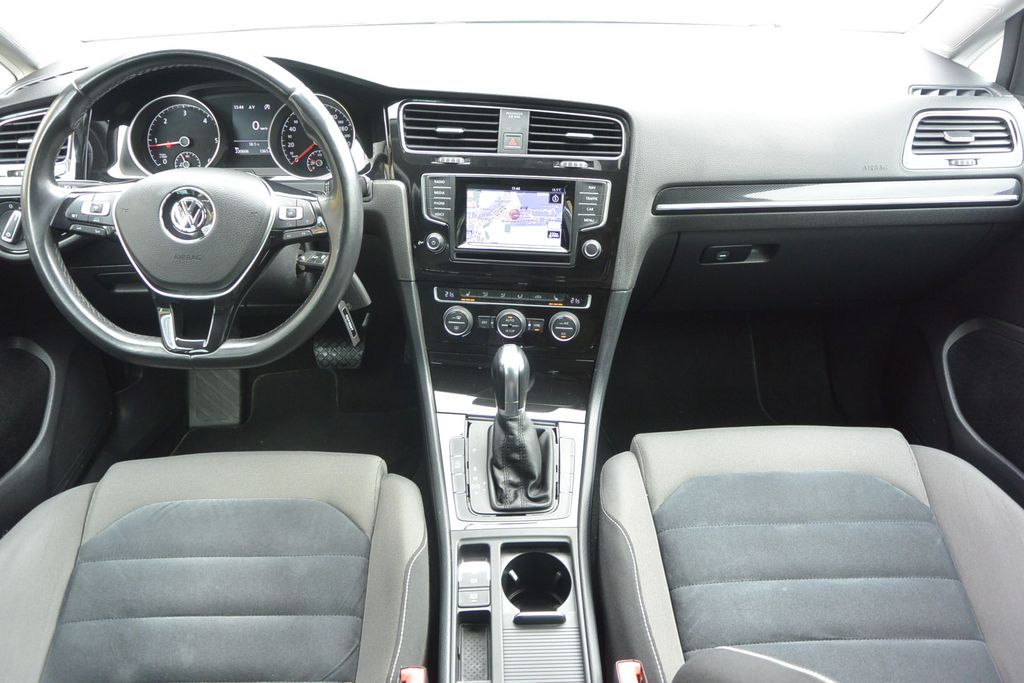 Volkswagen Golf 2.0TDi DSG 110kW