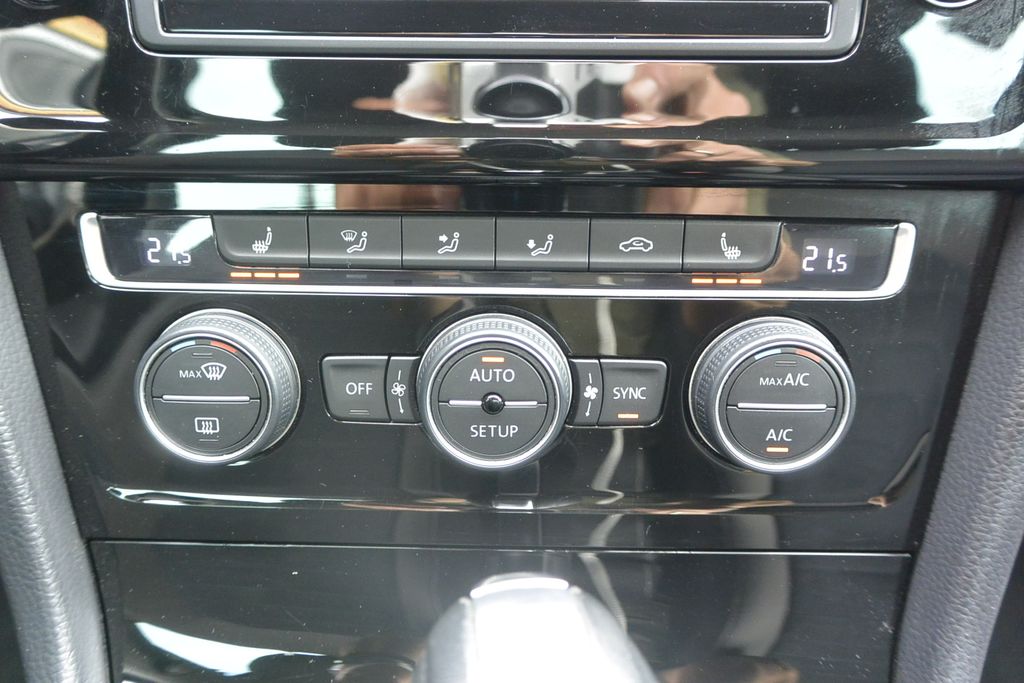 Volkswagen Golf 2.0TDi DSG 110kW