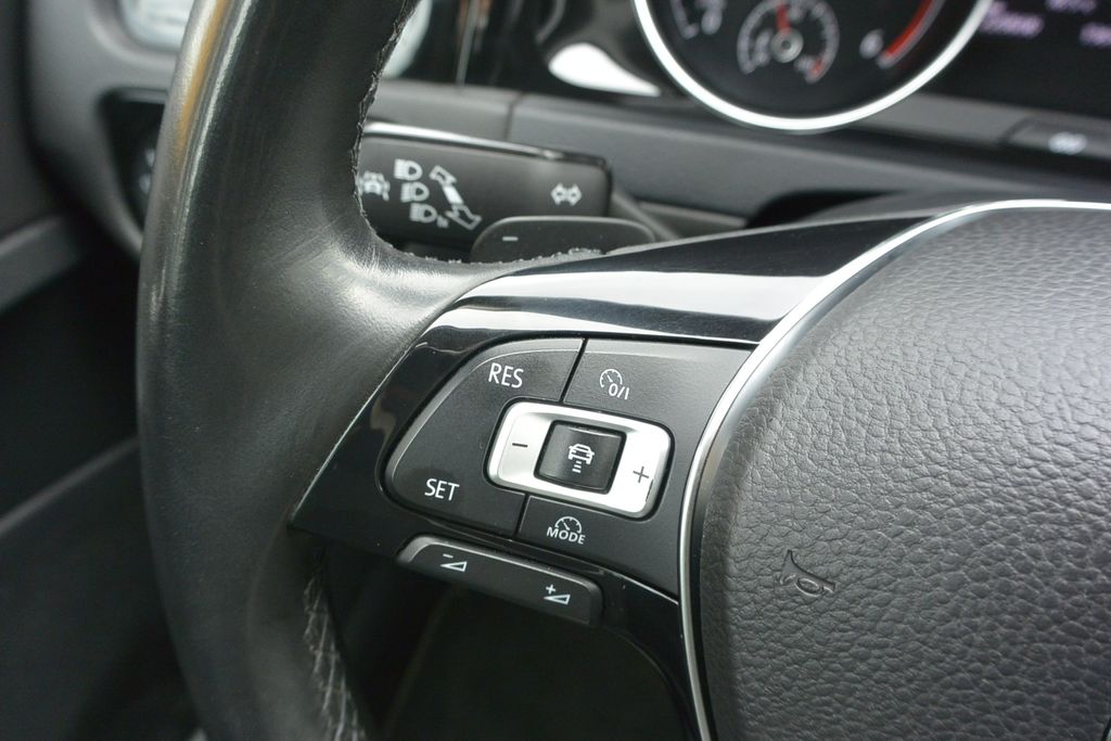 Volkswagen Golf 2.0TDi DSG 110kW
