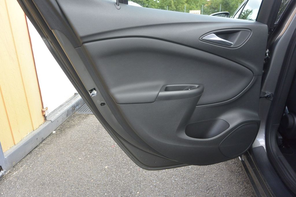 Opel Astra 1.2i 96kW