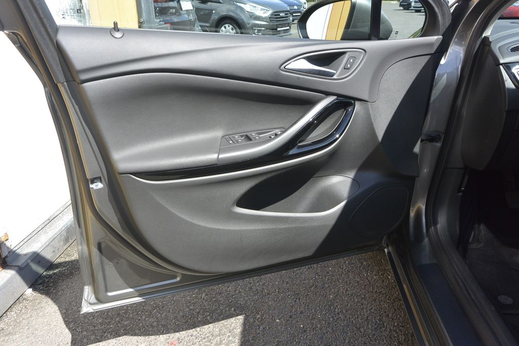 Opel Astra 1.2i 96kW