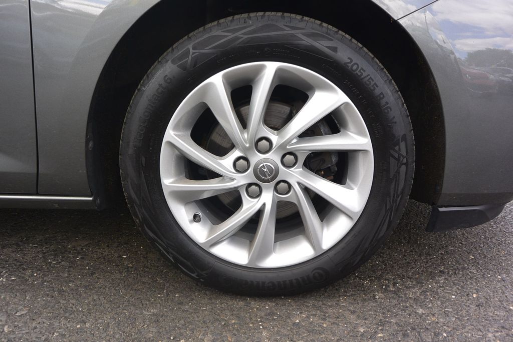 Opel Astra 1.2i 96kW