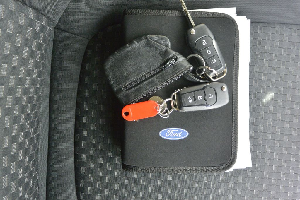 Ford Transit Connect 1.5TDCi 88kW LUXUS výbava i stav
