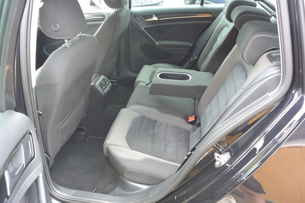 Volkswagen Golf 2.0TDi DSG 110kW