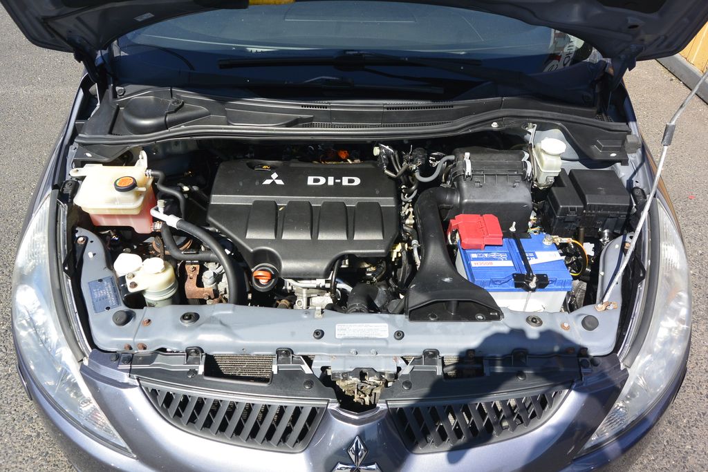 Mitsubishi Grandis 2.0DI-D 6míst