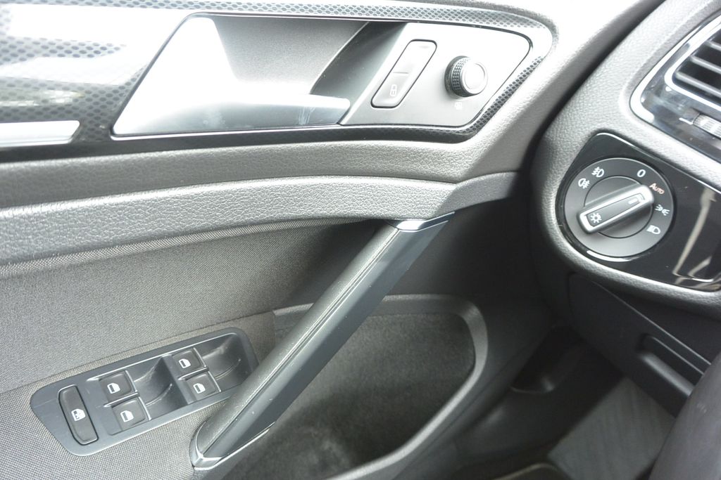 Volkswagen Golf 2.0TDi DSG 110kW