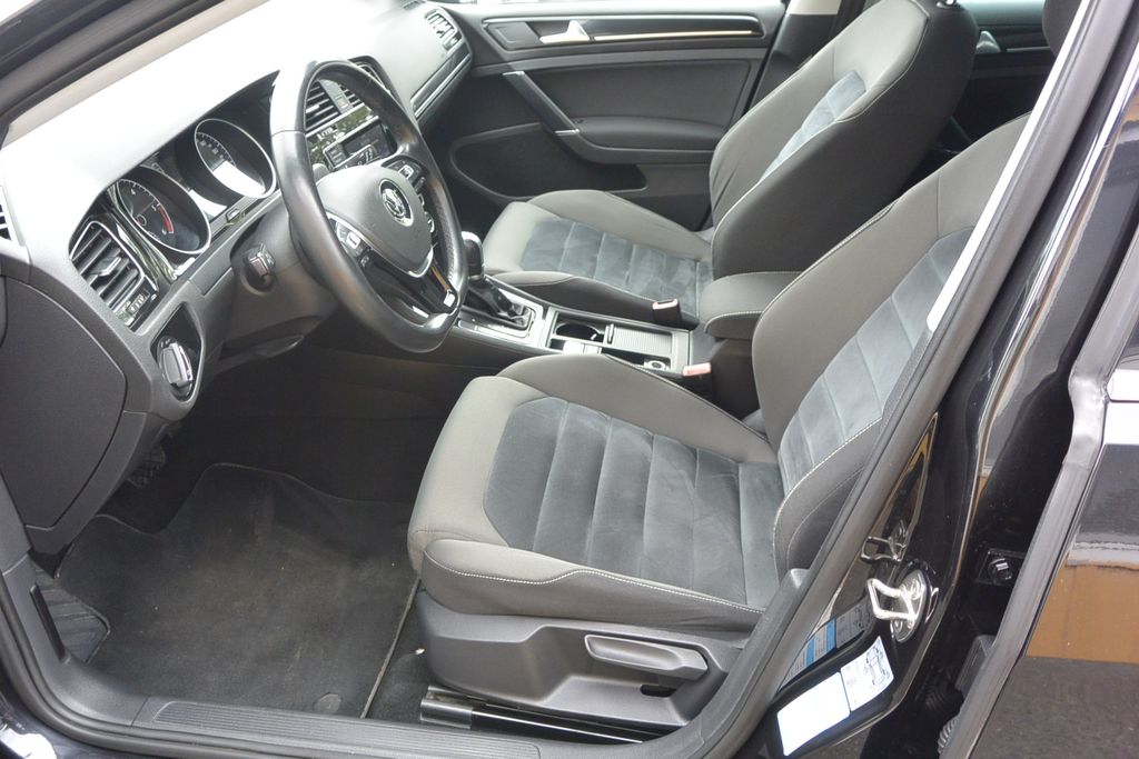 Volkswagen Golf 2.0TDi DSG 110kW