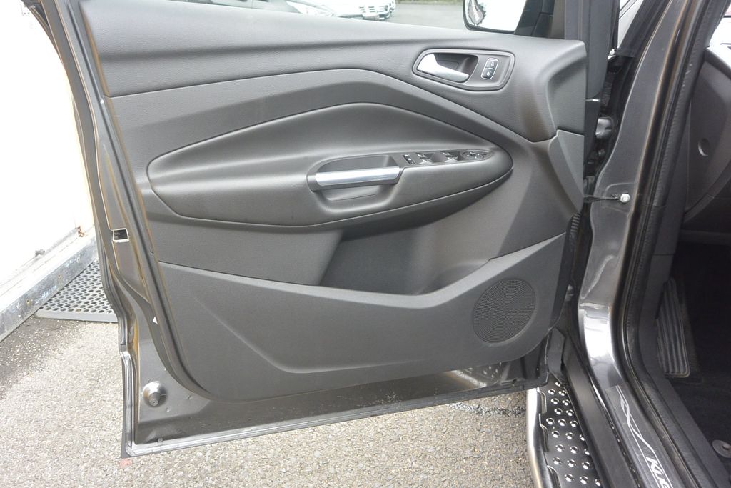 Ford Kuga 2.0TDCi 4×4 AT  Titanium 132kW