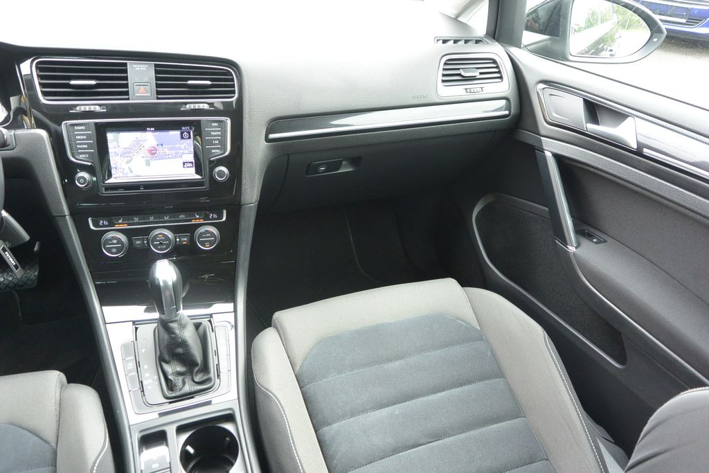 Volkswagen Golf 2.0TDi DSG 110kW