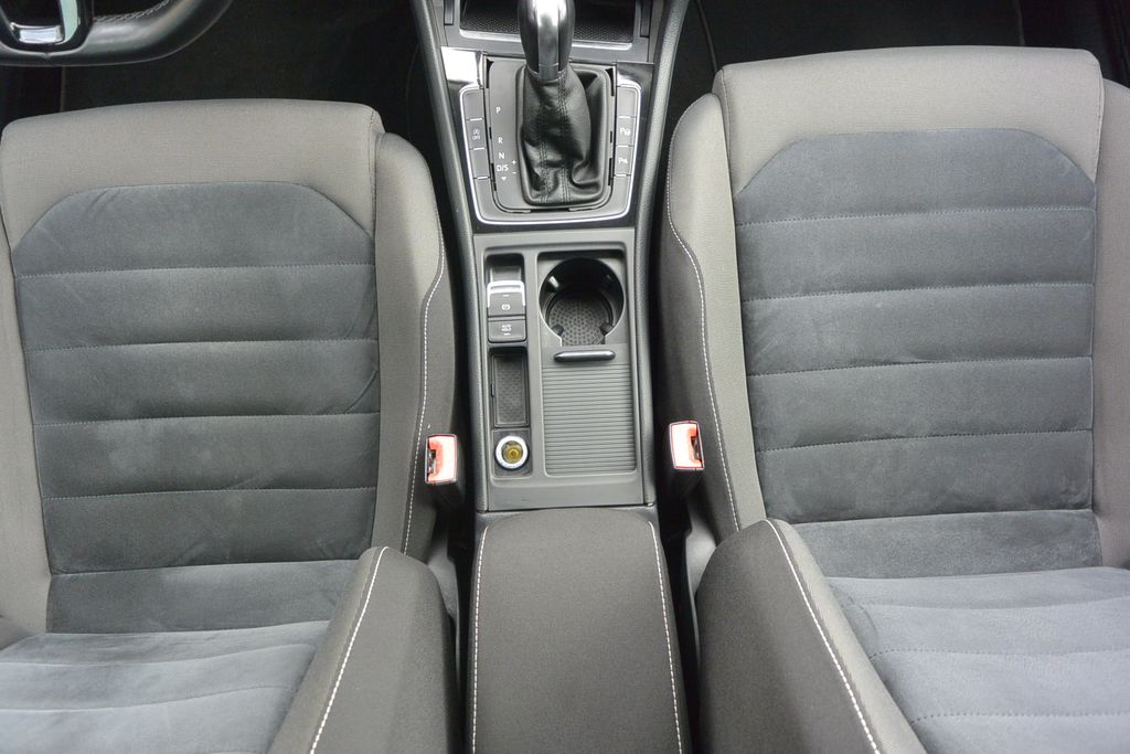 Volkswagen Golf 2.0TDi DSG 110kW