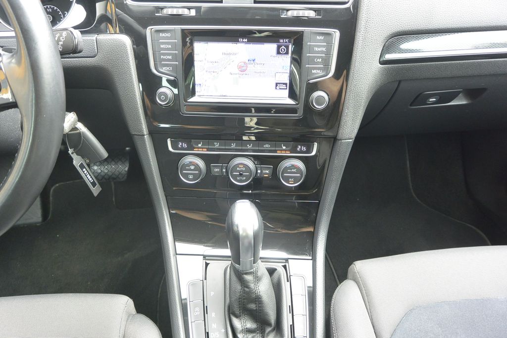Volkswagen Golf 2.0TDi DSG 110kW