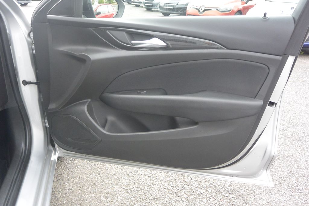 Opel Insignia 2.0CDTi 128kW*AT*NAVI