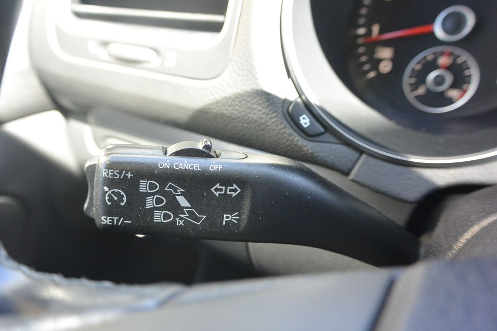 Volkswagen Golf 1.2TSi STYLE *PANO*NAVI
