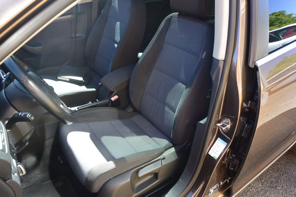 Volkswagen Golf 1.2TSi STYLE *PANO*NAVI