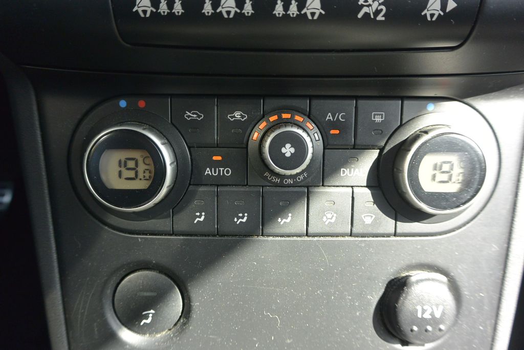 Nissan Qashqai 2.0CDTi 4WD WEBASTO * NAVI * PANO
