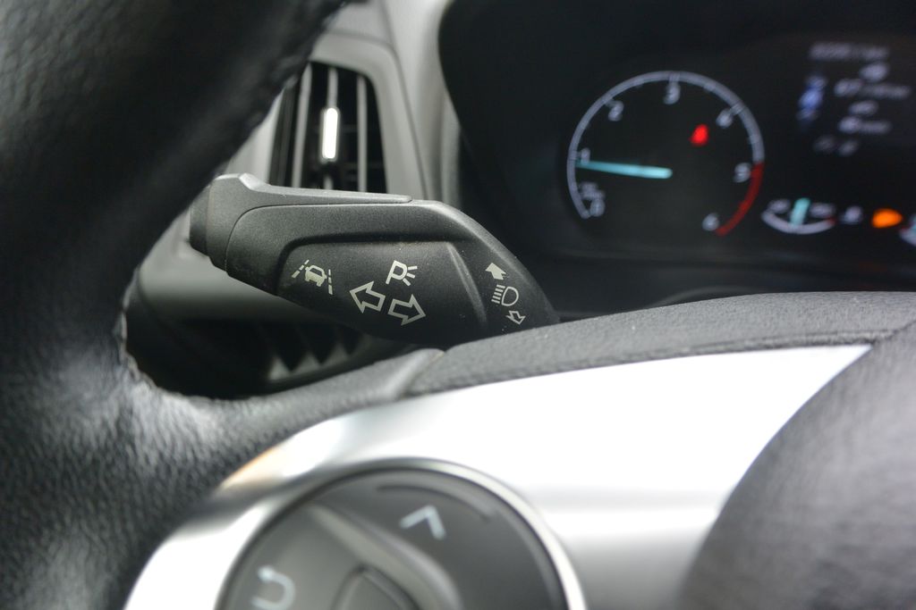 Ford Tourneo Connect 1.5TDCi 88kW LUXUS výbava i stav