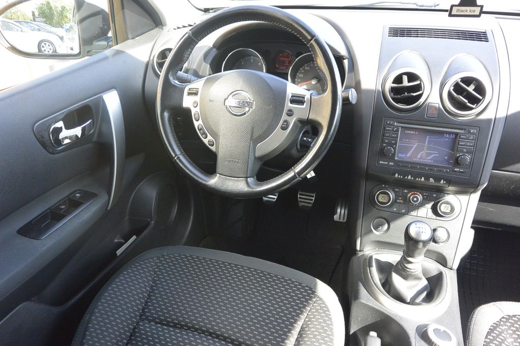 Nissan Qashqai 2.0CDTi 4WD WEBASTO * NAVI * PANO
