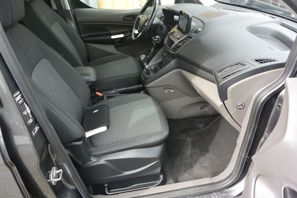 Ford Tourneo Connect 1.5TDCi 88kW LUXUS výbava i stav