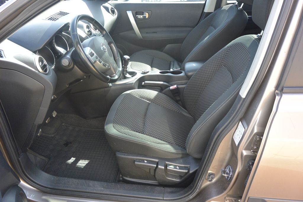 Nissan Qashqai 2.0CDTi 4WD WEBASTO * NAVI * PANO