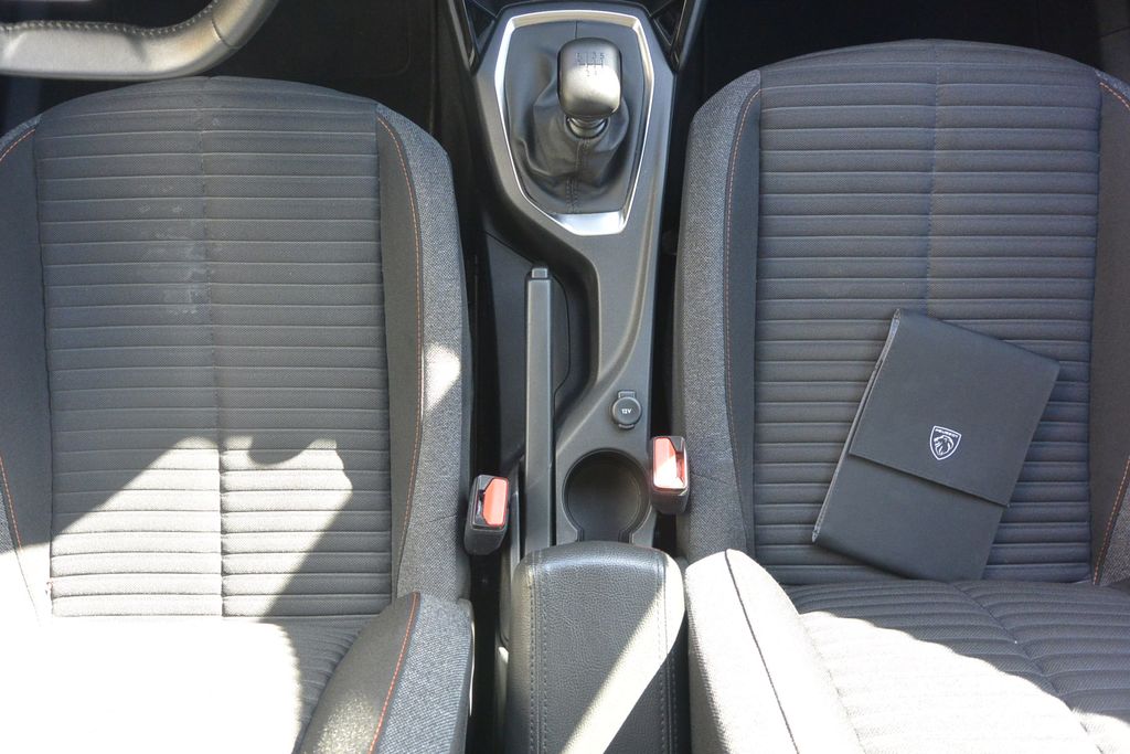 Peugeot 2008 1.2 PureTech 1.maj.ČR