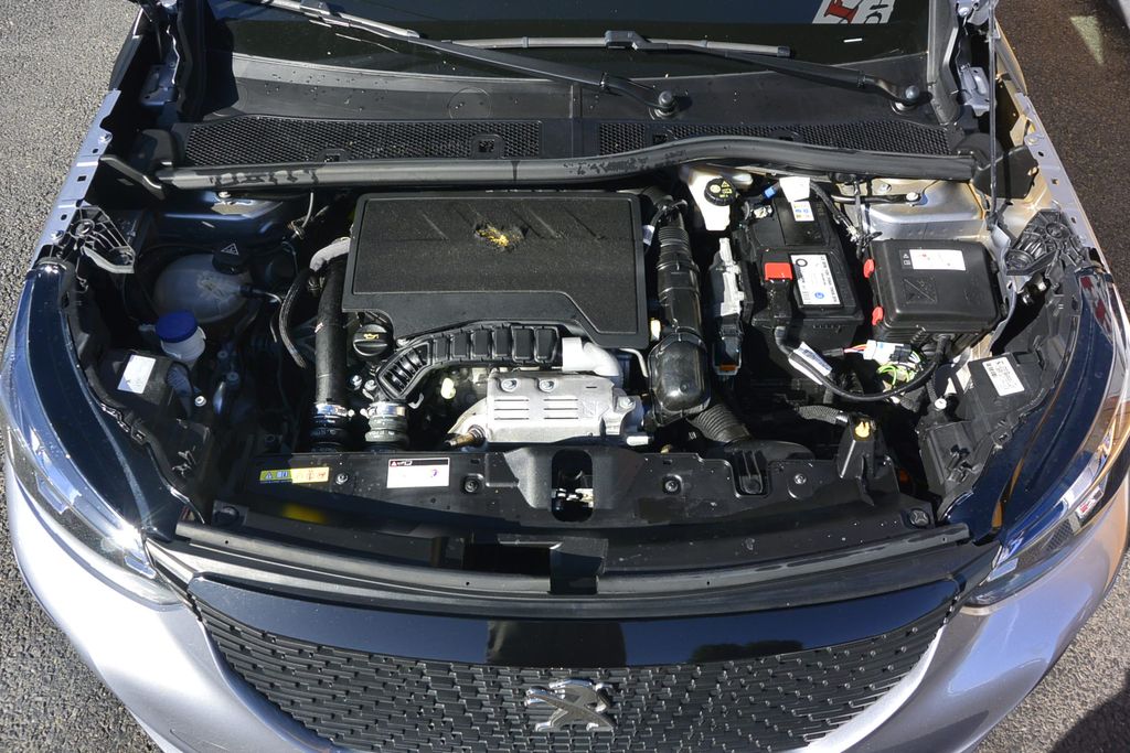 Peugeot 2008 1.2 PureTech 1.maj.ČR