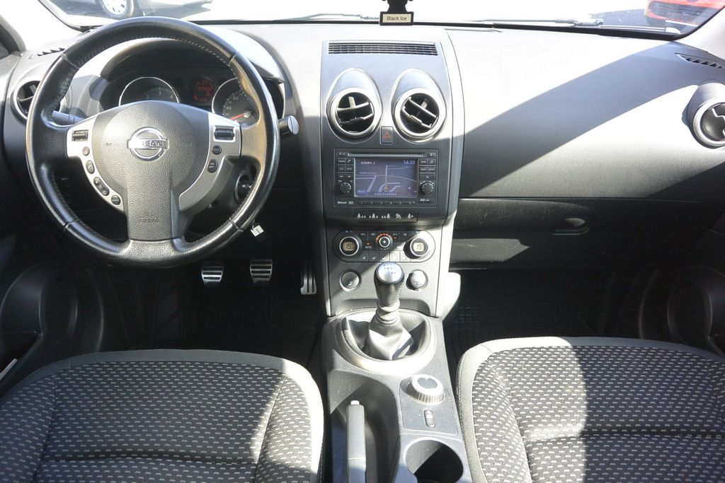 Nissan Qashqai 2.0CDTi 4WD WEBASTO * NAVI * PANO