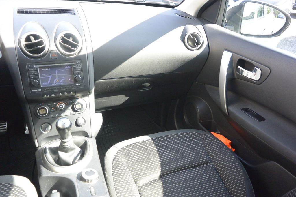 Nissan Qashqai 2.0CDTi 4WD WEBASTO * NAVI * PANO