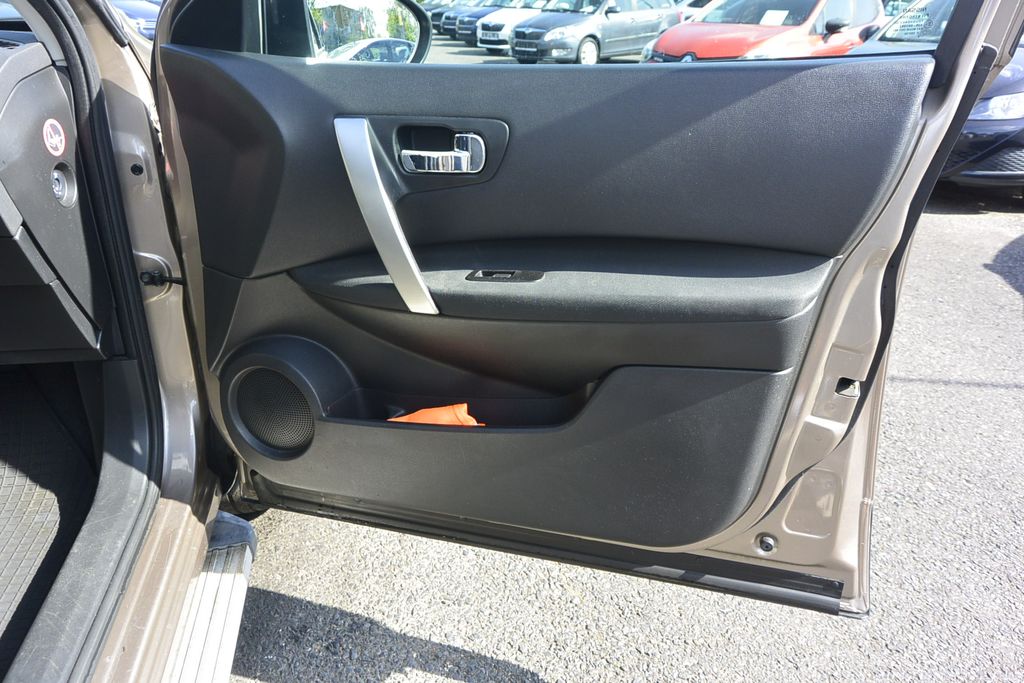 Nissan Qashqai 2.0CDTi 4WD WEBASTO * NAVI * PANO