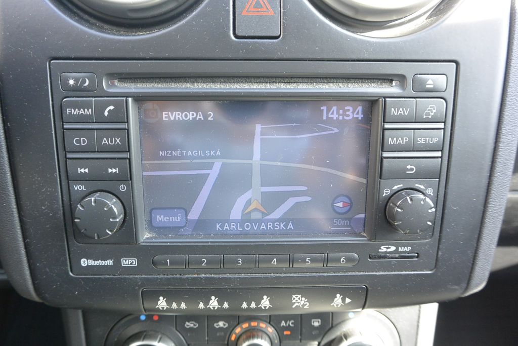 Nissan Qashqai 2.0CDTi 4WD WEBASTO * NAVI * PANO