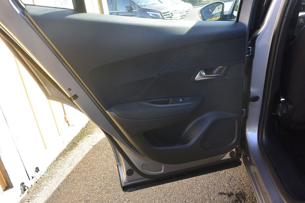 Peugeot 2008 1.2 PureTech 1.maj.ČR