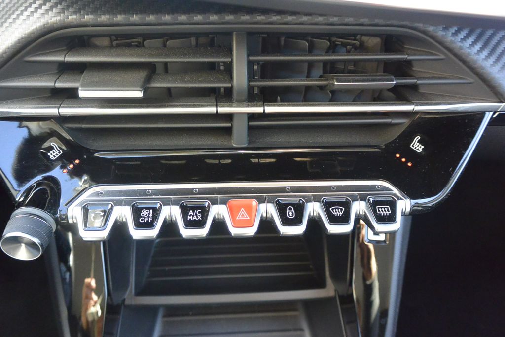 Peugeot 2008 1.2 PureTech 1.maj.ČR