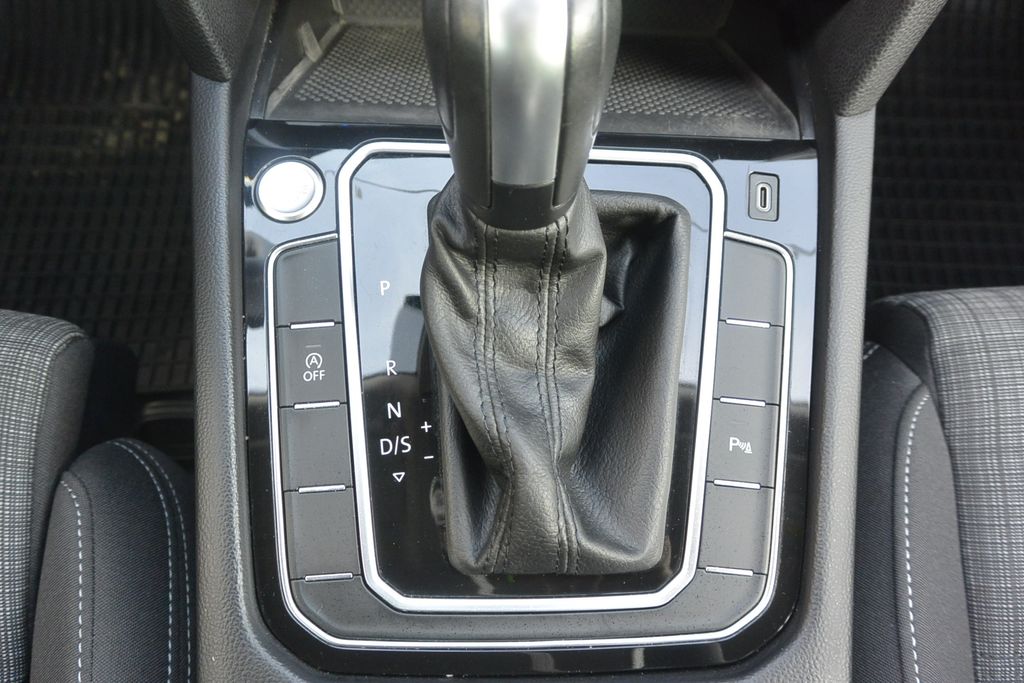 Volkswagen Passat 2.0TDi DSG * DPH *